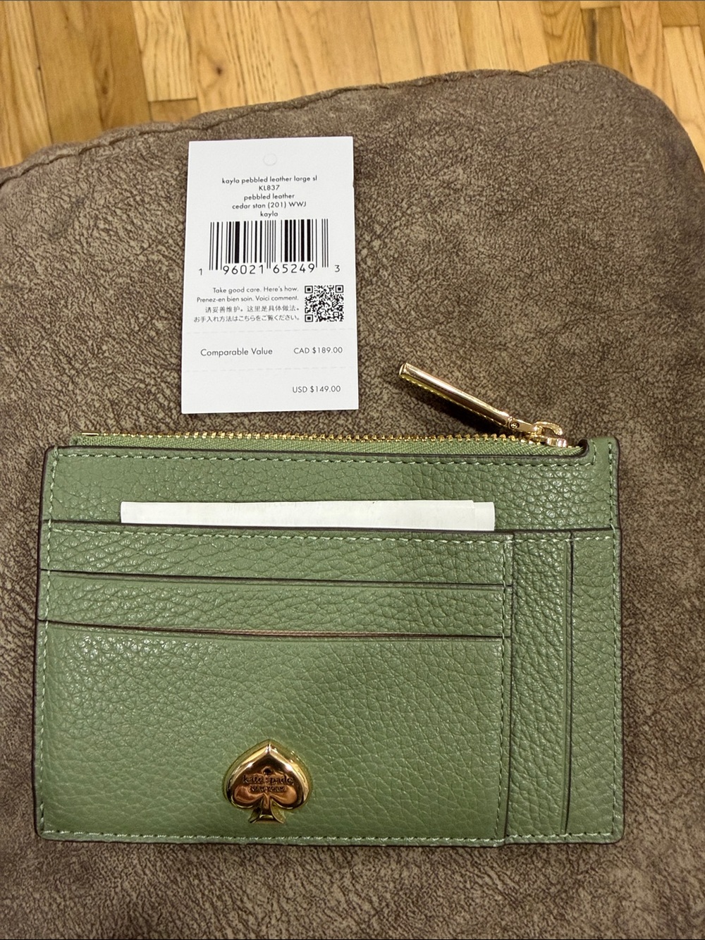 kate spade green pebbled leather cardholder with gold spade accent